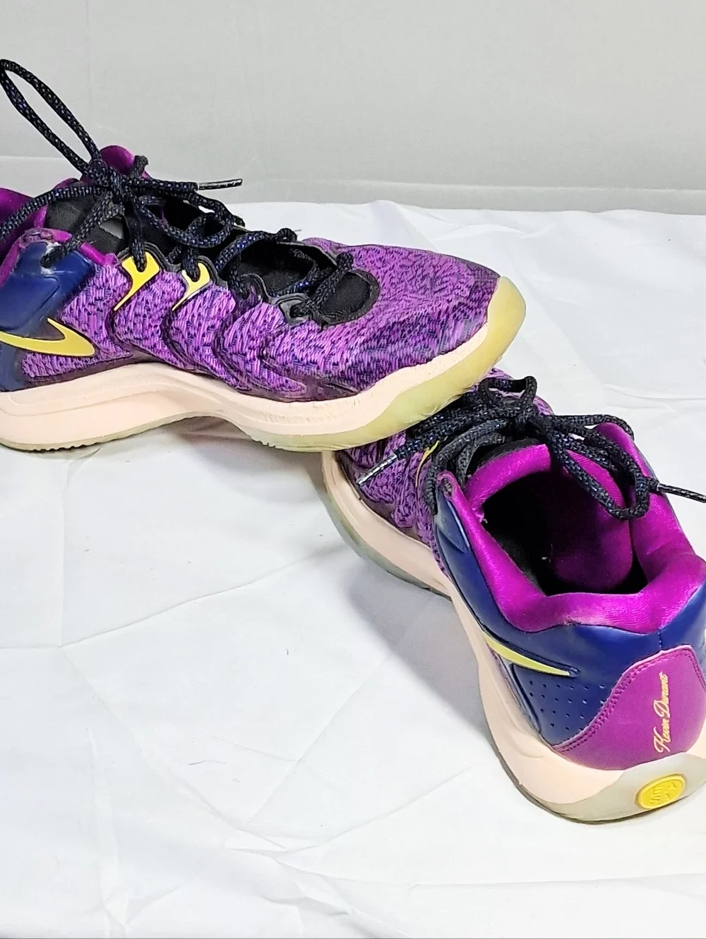 Kevin Durant Nike KD17 Men's Size 7.5 Purple and Fuschia Pink Low Cut Sneakers